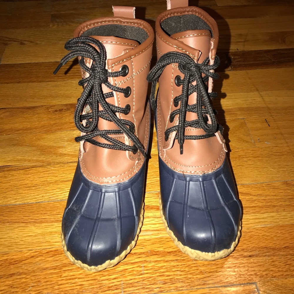 Khombu rain boots for girls.